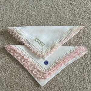 Vintage Off White Linen Handkerchiefs/Cocktail Napkins with Pink Crochet Trim